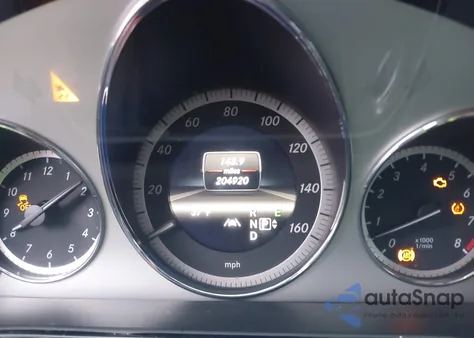 2013 Mercedes-Benz E 550 4Matic z USA, uszkodzony, nr VIN WDDHF9BB5DA677295